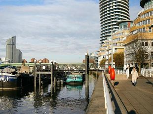 Exceptionally rare residential mooring in Oyster Pier