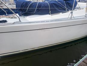 Moody 44  - Hull Close Up