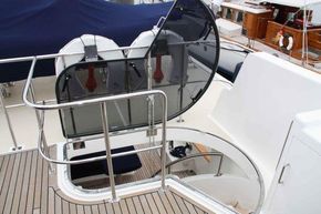 Flybridge access from aft cockpit