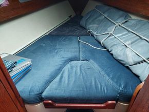Moody 31 Mk1  - Forward Cabin