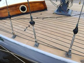 Bermudan  Sloop  - Foredeck