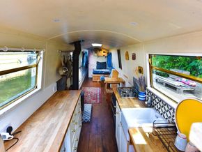 Narrowboat 57ft Cruiser Stern  - Interior