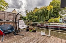 Idyllic Spacious Houseboat &ndash; Swan Island &ndash; Full Residential Mooring