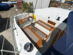 Cockpit aft