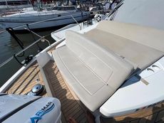 2018 Sealine C330