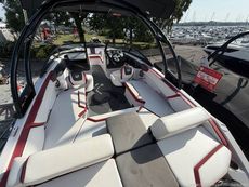 2015 Scarab 215