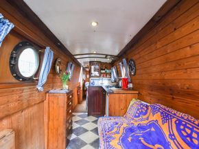 Narrowboat 45ft with London mooring  - Interior