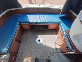Elysian  27  - Cockpit