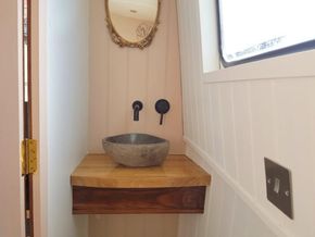 Contemporary design for small ensuite