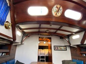Cardinal Sloop Cruiser Classic Wooden Yacht - Head linings