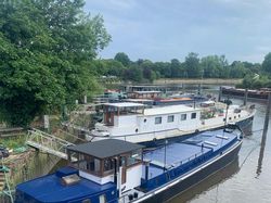 Luxemotor with residential mooring