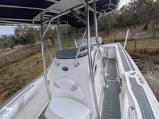 2004 Boston Whaler 240 Outrage