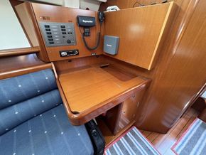Beneteau Oceanis 343 Clipper  - Navigation Station