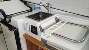 04 Galley   2017 Cutwater 242 Sport Coupe (4)