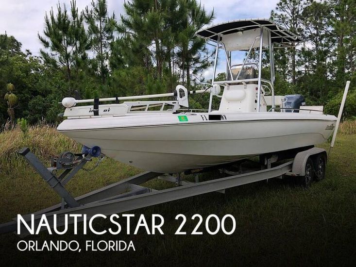 2005 Nauticstar 2200 bay