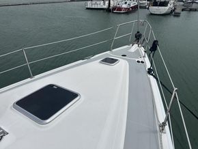 2010 Hunter Legend 41 Deck Saloon 11