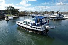 2001 Aquastar 38