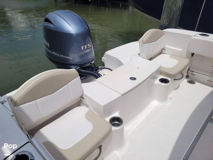 2018 Robalo r 180