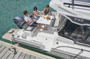 Jeanneau Merry Fisher 795 - U shape cockpit seating and table
