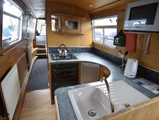 CLOUD 9 ~ 40ft cruiser stern with 2+2 berths