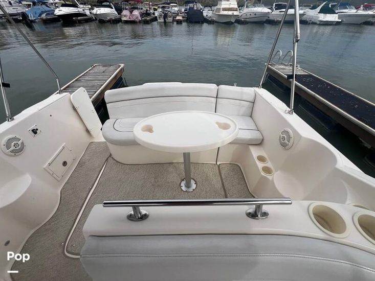 2005 Rinker fiesta vee 270