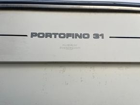 Sunseeker Portofino 31  - Hull Close Up