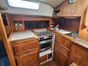 Westerly Discus 33  - Galley