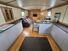 Collingwood Widebeam 70 feet 3 bedrooms! 