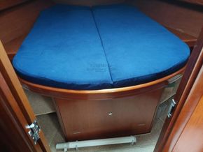 Beneteau Antares 10.80  - Forward Cabin