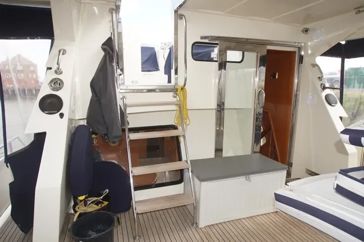 2005 Four Winns Horizon 240
