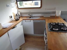 52x11 Wide beam with wheelhouse built 2009 by Maurice Hirst