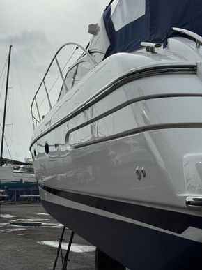 2006 Princess V42 28