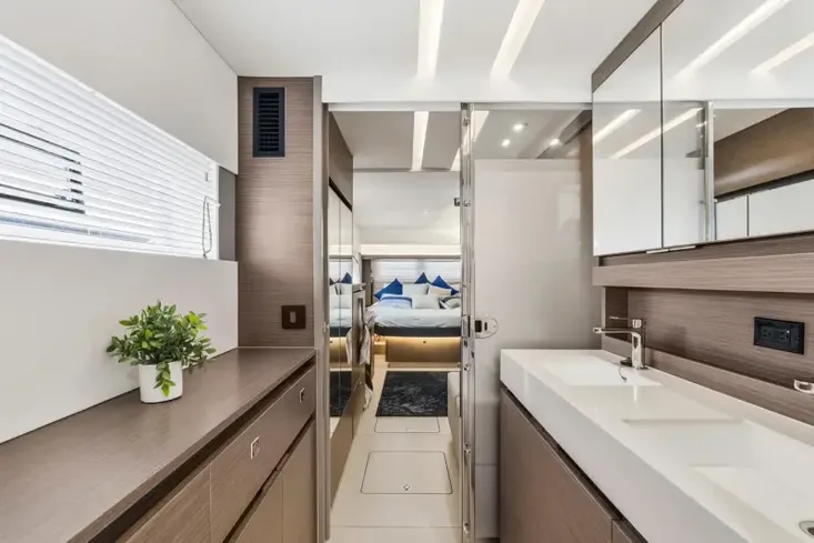 2025 Robertson And Caine leopard 53 powercat