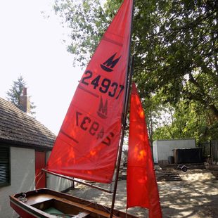 Mirror dinghy 
