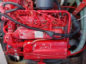 Island Plastics IP 24  - Engine