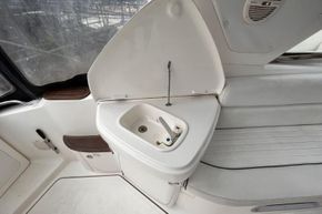 Sealine S28 - cockpit sink