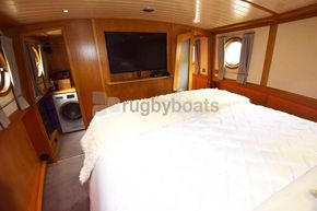 Bedroom aft