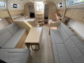 2025 Bavaria 37 Cruiser 10