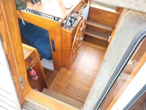 Nauticat 38 Pilot House  - Companionway