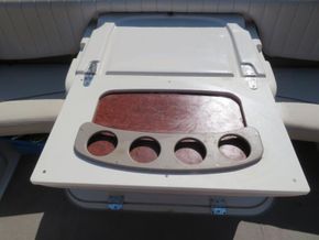 Maxum 2100 SR  - Cockpit table