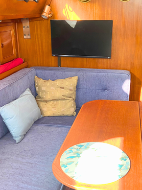 Saloon Table & TV