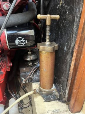 Stuffing box greaser