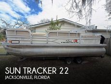 2016 Sun Tracker 22 DLX Party Barge