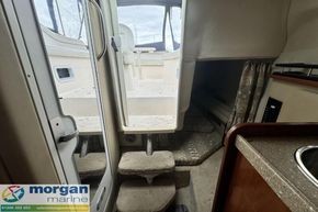 Rinker-Fiesta-Vee-250-door
