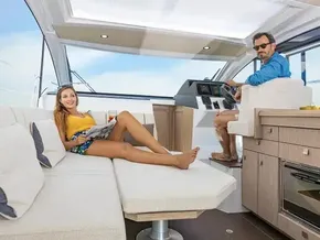 Sealine C335v