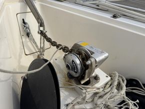 Moody 35  - Windlass