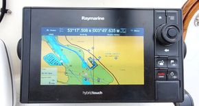 Raymarine Hybrid Touch chartplotter
