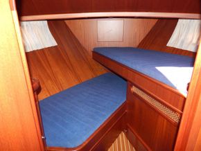 Dutch Steel Cruiser AQUACRAFT 1250 AK - Forward Cabin