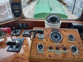 engine, bow thruster and windlass controls