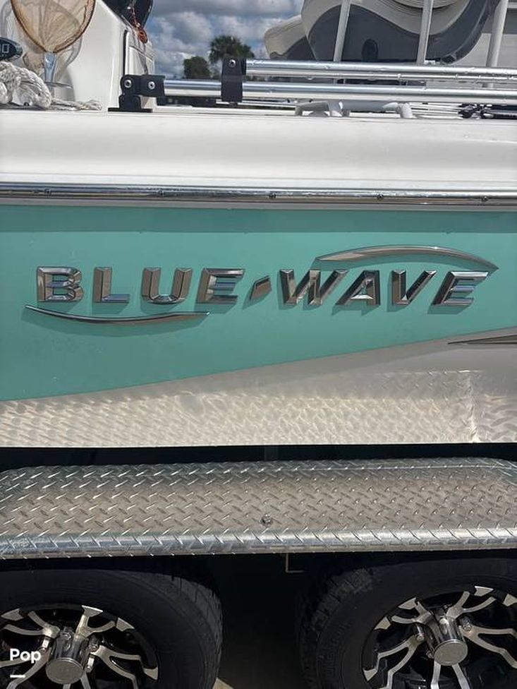 2023 Blue Wave 2200 pure bay